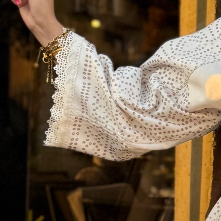 Sleeve detail